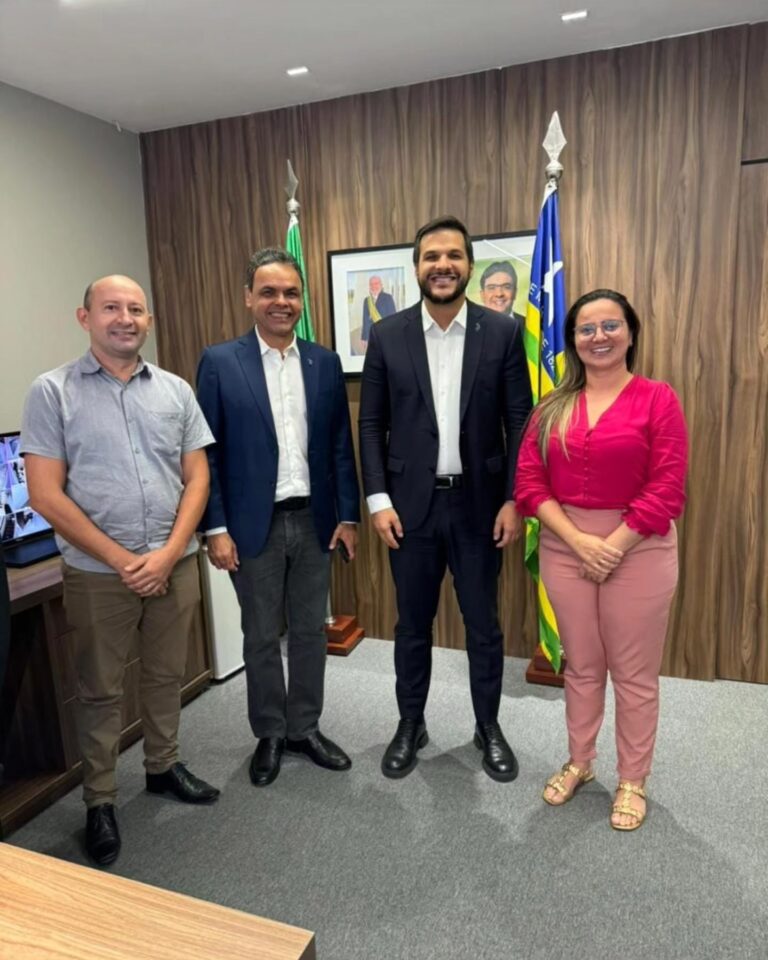 CAPITÃO GERVÁSIO/PI: PREFEITO ELEITO ACOMPANHA ATUAL PREFEITA NA BUSCA DE MELHORIAS PARA A EDUCAÇÃO DO MUNICÍPIO