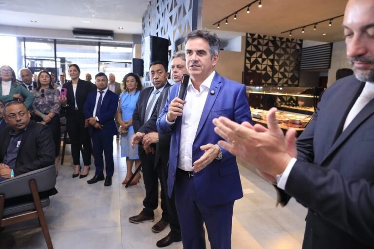 SENADOR CIRO NOGUEIRA SE REÚNE COM PREFEITOS PIAUIENSES PARA FORTALECER PARCERIAS ADMINISTRATIVAS E POLÍTICAS
