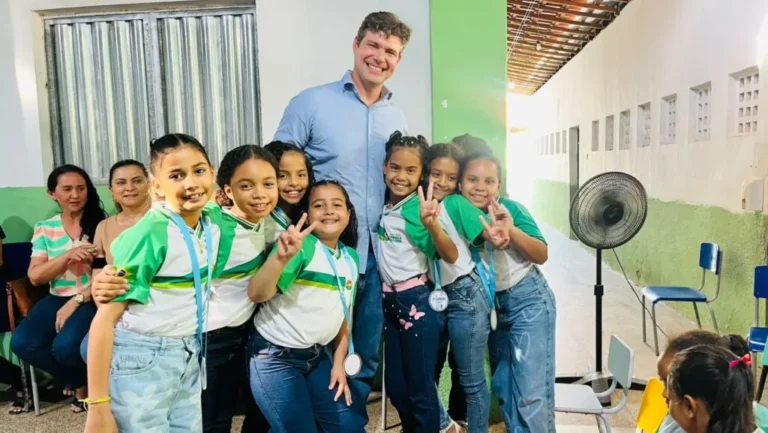 VÁRZEA GRANDE/PI: MUNICÍPIO RECEBE SELO OURO EM ALFABETIZAÇÃO PELO MEC