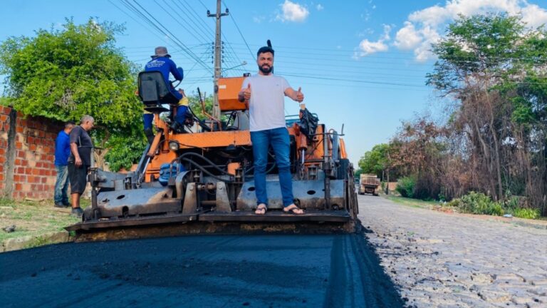 GUADALUPE/PI – PAVIMENTAÇÃO ASFÁLTICA SE TORNA REALIDADE PARA MORADORES DO BAIRRO COQUEIRO