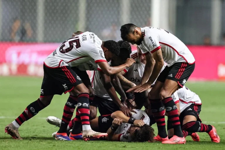 COM TIME RESERVA, FLAMENGO VENCE CRUZEIRO POR 1 A 0 E MANTÉM BOA FASE NO BRASILEIRÃO