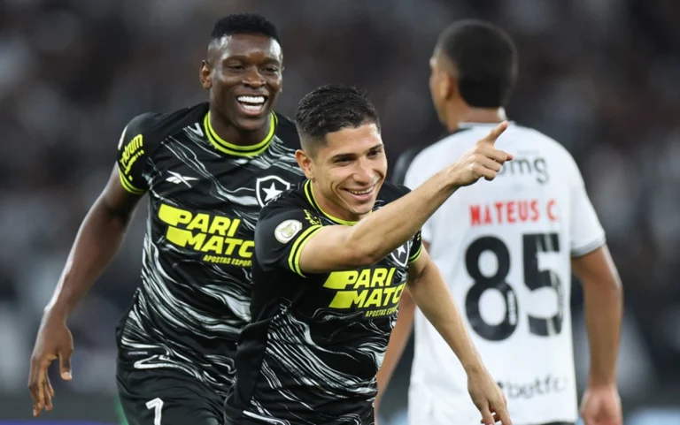 BOTAFOGO DERROTA VASCO E CONSOLIDA LIDERANÇA NO CAMPEONATO BRASILEIRO