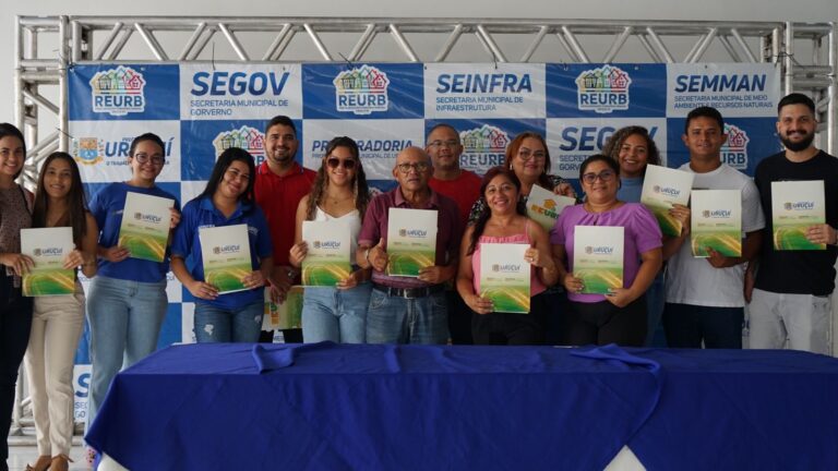 URUÇUÍ/PI: PREFEITURA REALIZA ENTREGA DE CERTIDÕES QUE GARANTE REGULARIZAÇÃO FUNDIÁRIA A MORADORES