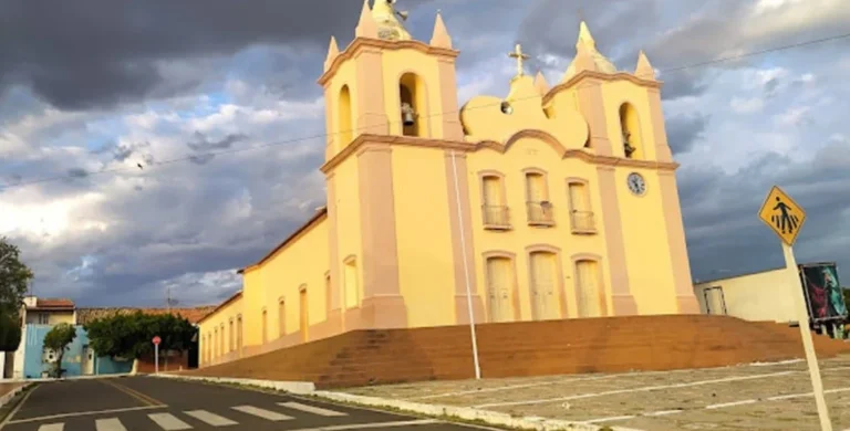 JAICÓS/PI: IGREJA CENTENÁRIA TEM MISSAS SUSPENSAS POR RISCO DE DESABAMENTO DO TETO