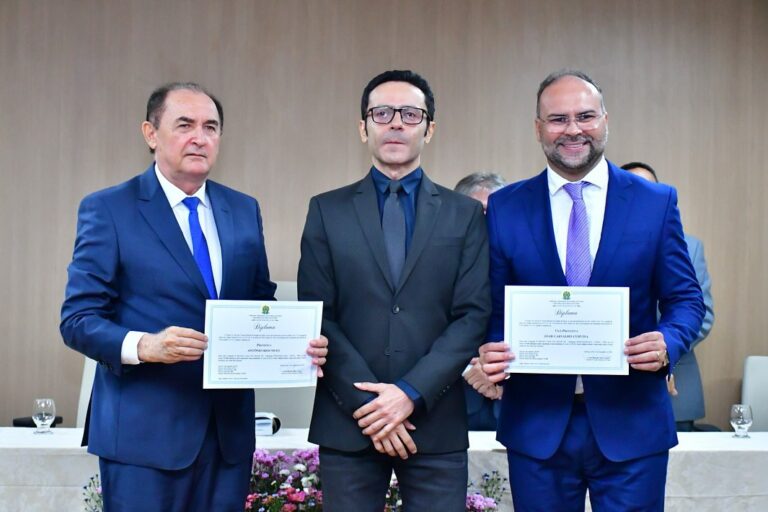 FLORIANO/PI: CANDIDATOS ELEITOS SÃO DIPLOMADOS EM SOLENIDADE NO FÓRUM ALDIR PASSARINHO