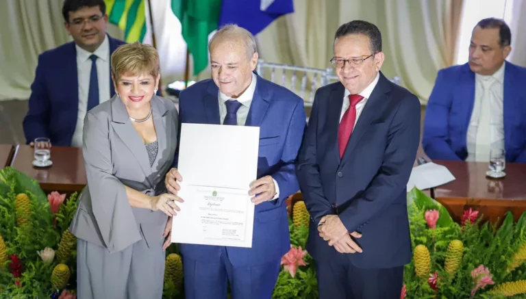 TERESINA/PI: PREFEITO ELEITO SÍLVIO MENDES E VEREADORES SÃO DIPLOMADOS PELA JUSTIÇA ELEITORAL