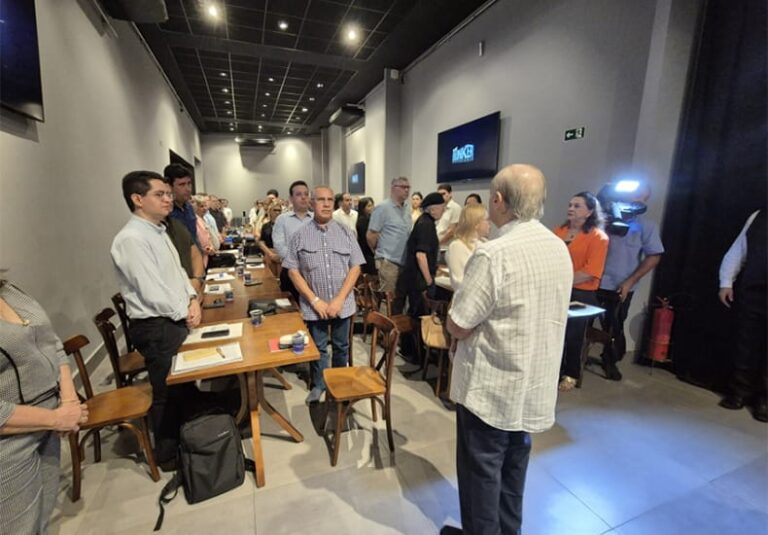SILVIO MENDES REÚNE SECRETARIADO E DEFINE PRIORIDADES PARA O INICIO DA GESTÃO
