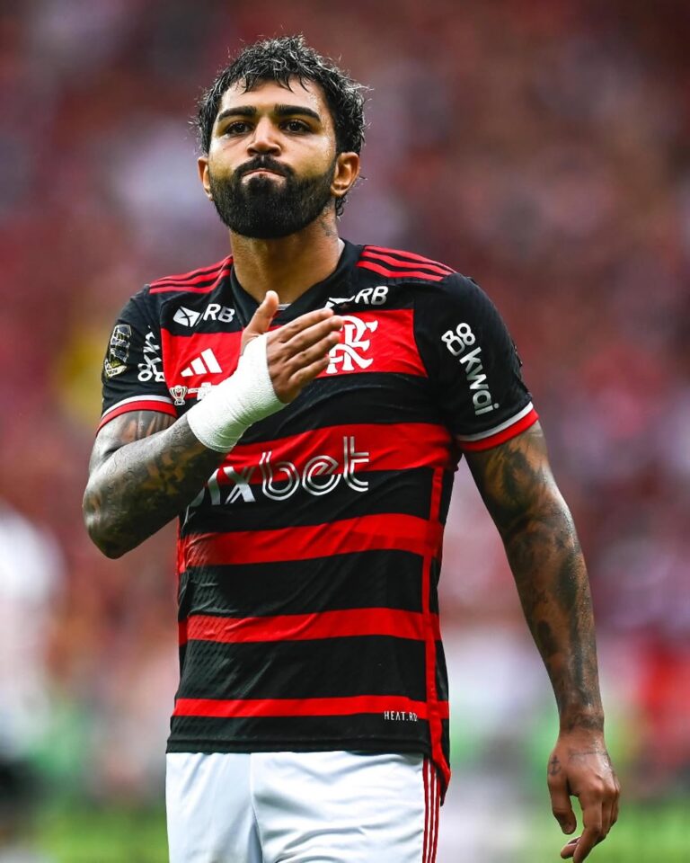 EM SUA DESPEDIDA, GABIGOL É HOMENAGEADO POR CLUBE E TORCEDORES NO JOGO CONTRA O VITÓRIA