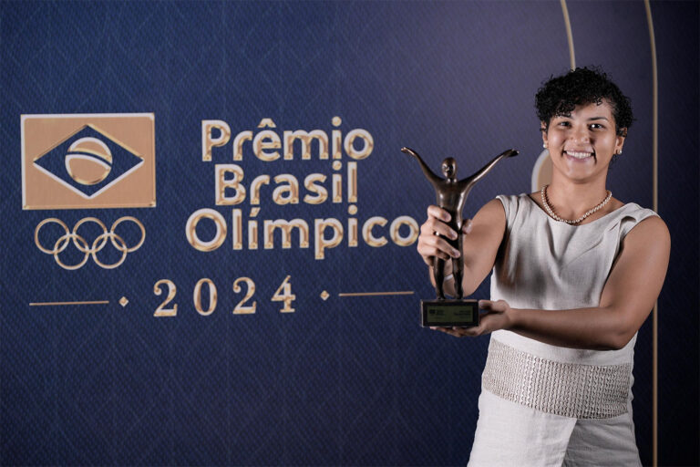 SARAH MENEZES É PREMIADA COMO MELHOR TREINADORA INDIVIDUAL DE 2024