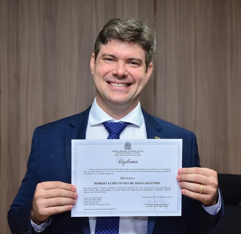 VÁRZEA GRANDE/PI: PREFEITO DR. SEGUNDO É DIPLOMADO PARA SEGUNDO MANDATO