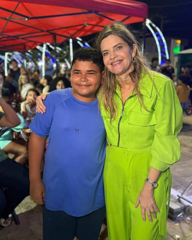 PARNAÍBA/PI: DEPUTADA GRACINHA MÃO SANTA PRESTIGIA ABERTURA DO “NATAL DE LUZ, AMOR E FÉ”