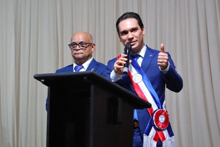 URUÇUÍ/PI: DR. GILBERTO JÚNIOR TOMA POSSE COMO PREFEITO
