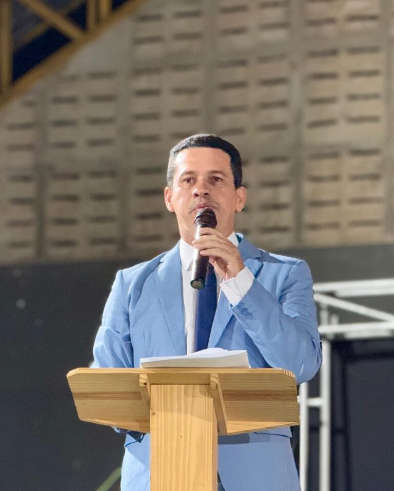 CAXINGÓ/PI: MAGNUM CARDOSO TOMA POSSE COMO PREFEITO