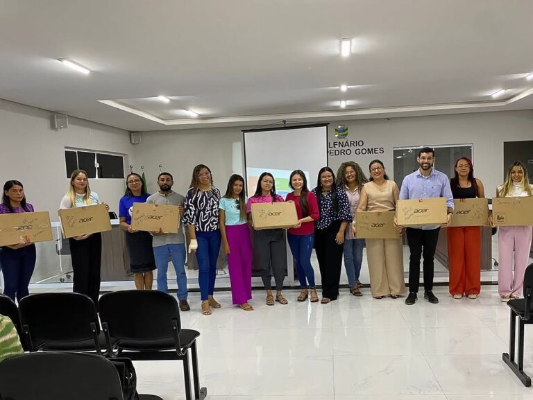 UNIÃO/PI: SECRETARIA DE ASSISTÊNCIA SOCIAL REALIZA PLANEJAMENTO E ENTREGA NOTEBOOKS PARA EQUIPE