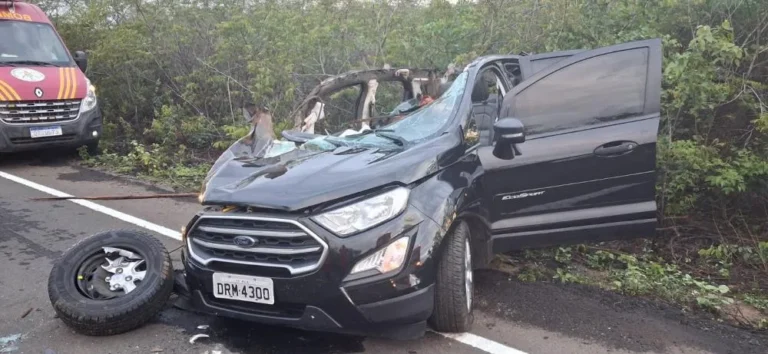 OEIRAS/PI: ACIDENTE NA PI-143 DEIXA TRÊS MORTOS E UM FERIDO GRAVE