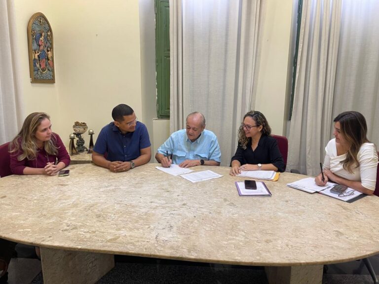 TERESINA/PI: PREFEITO SILVIO MENDES NOMEIA 323 DIRETORES PARA ESCOLAS DA REDE MUNICIPAL