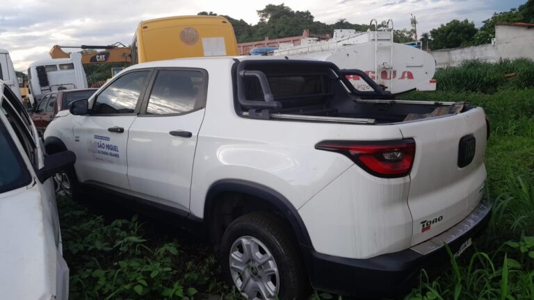 SÃO MIGUEL DA BAIXA GRANDE/PI: VEÍCULO DA FROTA MUNICIPAL É ENCONTRADO “DEPENADO” EM GARAGEM CLANDESTINA NA CAPITAL