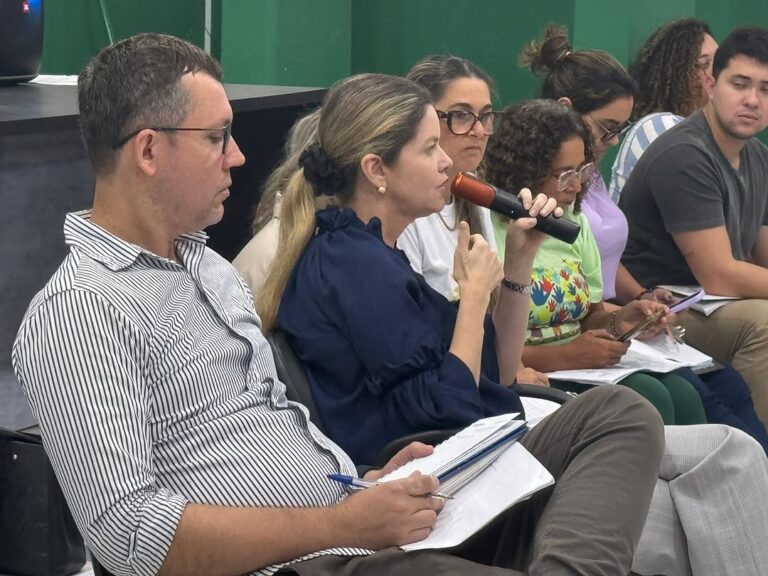 PARNAÍBA/PI: DEPUTADA GRACINHA MÃO SANTA PARTICIPA DE REUNIÃO PARA O INÍCIO DO ANO LETIVO