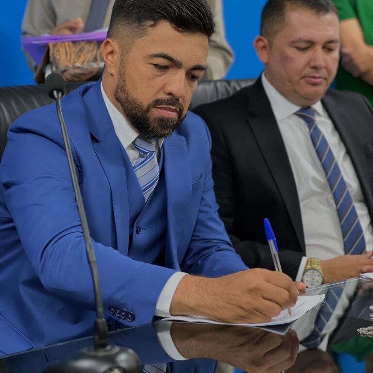 GUADALUPE/PI: JESSE JAMES E HÉLVIA ALMEIDA ASSUMEM PREFEITURA EM CERIMÔNIA OFICIAL