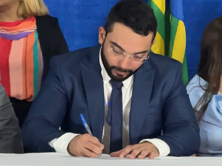 PARNAÍBA/PI: FRANCISCO EMANUEL TOMA POSSE COMO PREFEITO EM CERIMÔNIA SOLENE