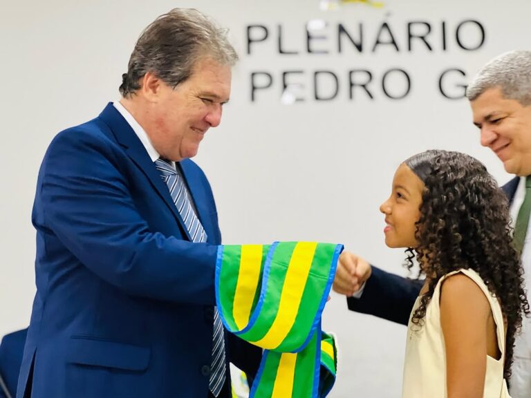 UNIÃO/PI: GUSTAVO MEDEIROS TOMA POSSE COMO PRIMEIRO PREFEITO REELEITO DO MUNICÍPIO