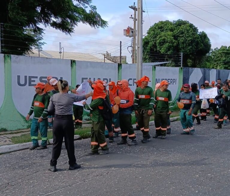 TERESINA/PI: PREFEITURA BUSCA SOLUÇÃO PARA GARANTIR PAGAMENTO DE GARIS EM MEIO A DISPUTA ENTRE EMPRESAS QUE COMPÕEM CONSÓRCIO