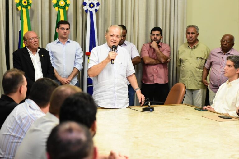 TERESINA/PI: PREFEITO SILVIO MENDES DÁ POSSE AO NOVO PRESIDENTE DA ARSETE