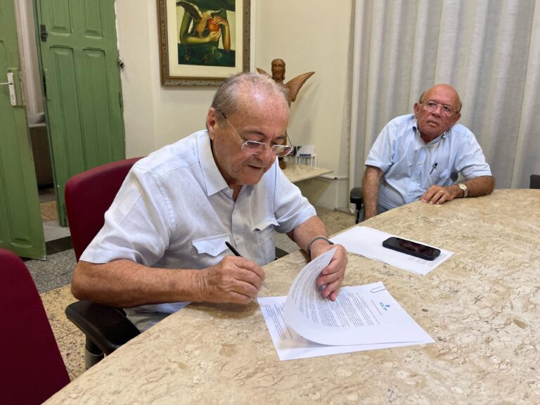 TERESINA/PI: PREFEITO SILVIO MENDES PRESSIONA ÁGUAS DE TERESINA PROIBINDO ABERTURA DE NOVAS VALAS E SOLICITA REVISÃO DAS TAXAS DE ESGOTO