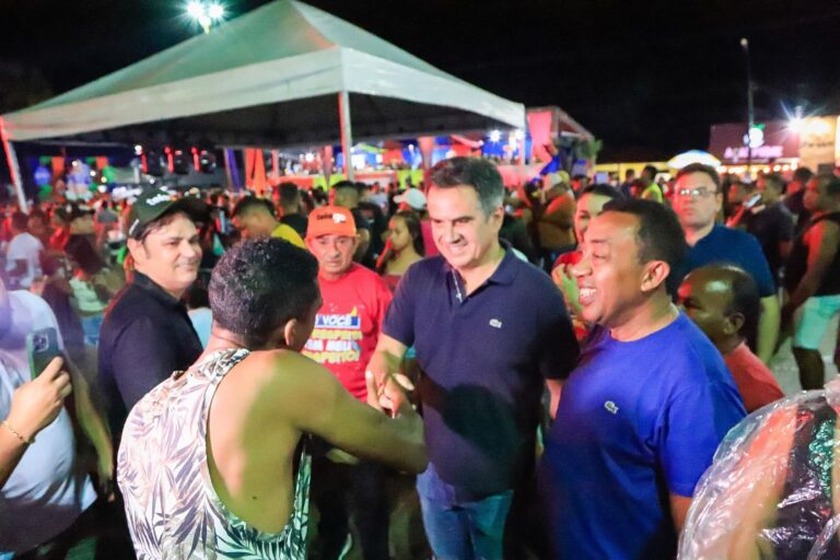 JOSÉ DE FREITAS/PI: SENADOR CIRO NOGUEIRA PARTICIPA DO TRADICIONAL ZÉ PEREIRA