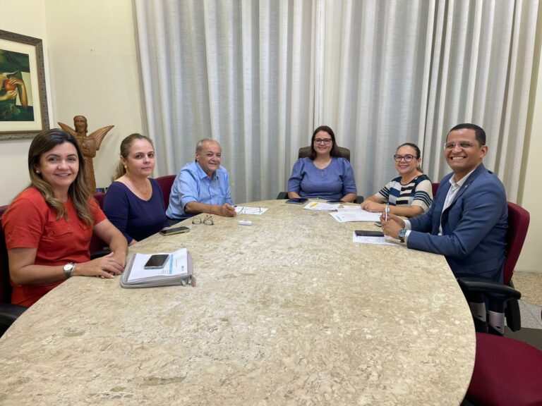 TERESINA/PI: PREFEITO SILVIO MENDES ANUNCIA REAJUSTE SALARIAL PARA PROFESSORES DA REDE MUNICIPAL