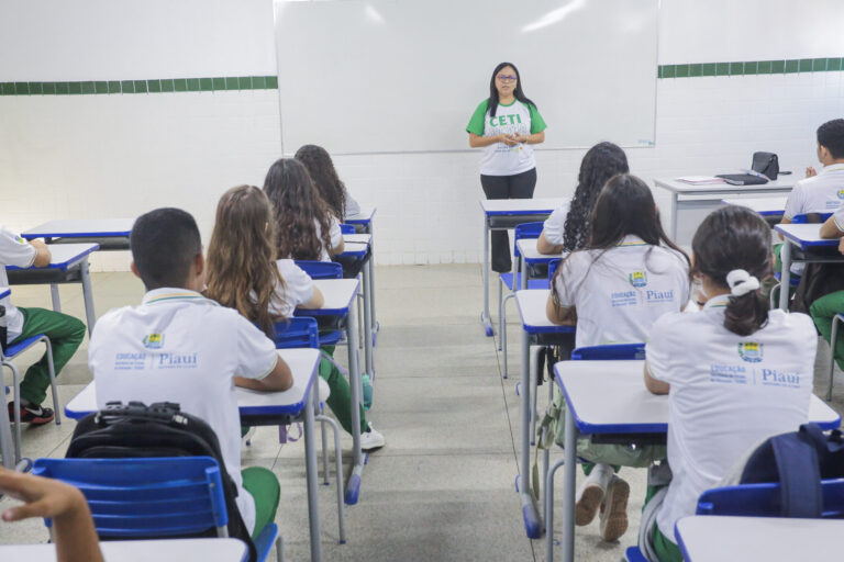 CAMPO MAIOR/PI: SINTE DENUNCIA DEFASAGEM SALARIAL DE PROFESSORES DA REDE ESTADUAL EM COMPARAÇÃO AOS DA REDE MUNICIPAL