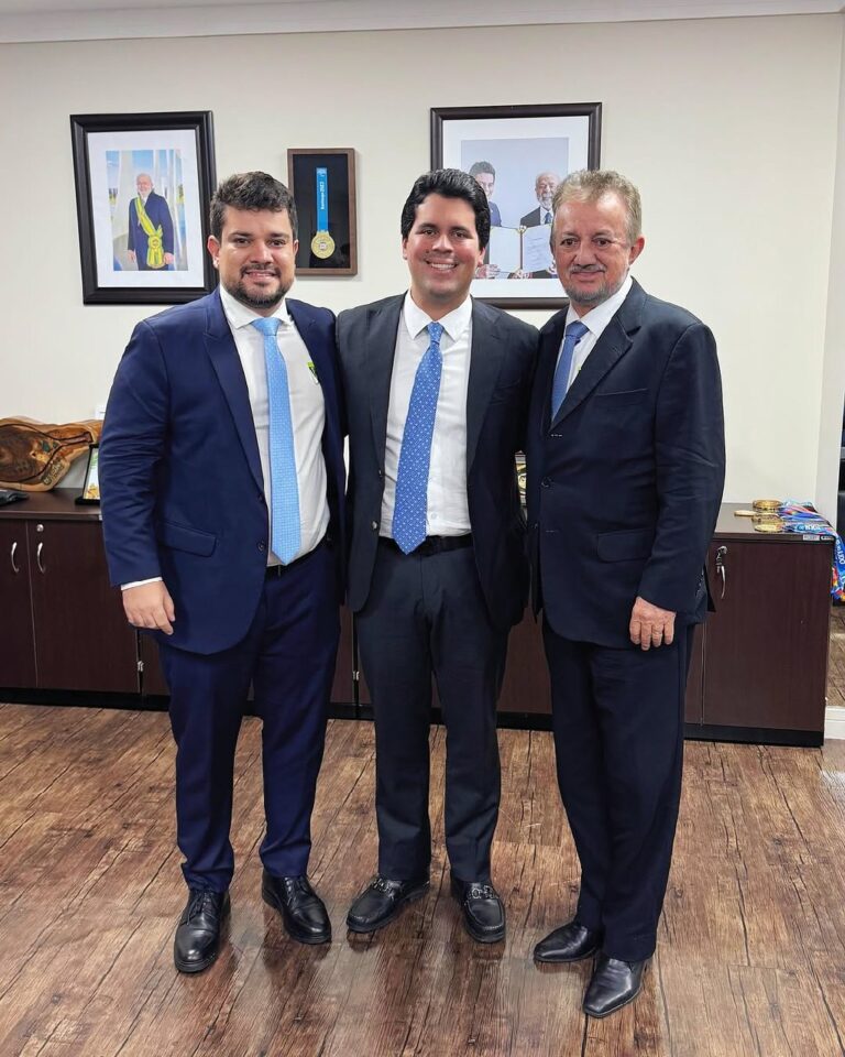 CAMPOS MAIOR/PI: PREFEITO JOÃOZINHO FÉLIX E DEPUTADO DOGIM FÉLIX ARTICULAM VILA ESPORTIVA COM O MINISTRO ANDRÉ FUFUCA EM BRASÍLIA