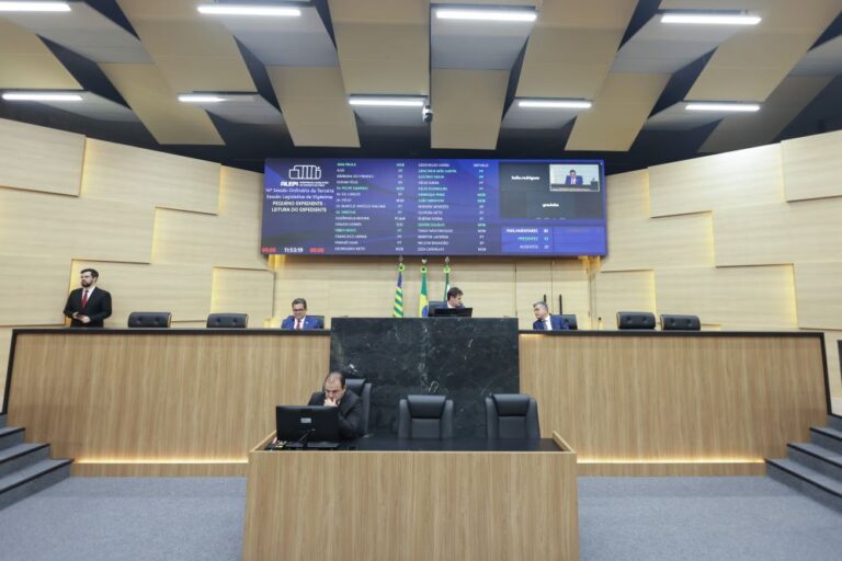 PRESIDENTE DA ALEPI COBRA PRESENÇA DE PARLAMENTARES EM SESSÃO PLENÁRIA