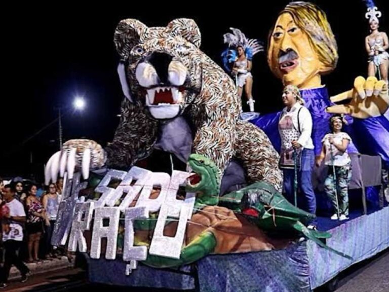 PARNAÍBA/PI: DESFILE DAS ESCOLAS DE SAMBA E BLOCOS ENCANTA FOLIÕES NO CARNAVAL 2025