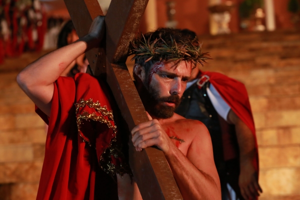 FLORIANO/PI: PRODUÇÃO FINALIZA FIGURINOS E ADEREÇOS PARA “PAIXÃO DE CRISTO”