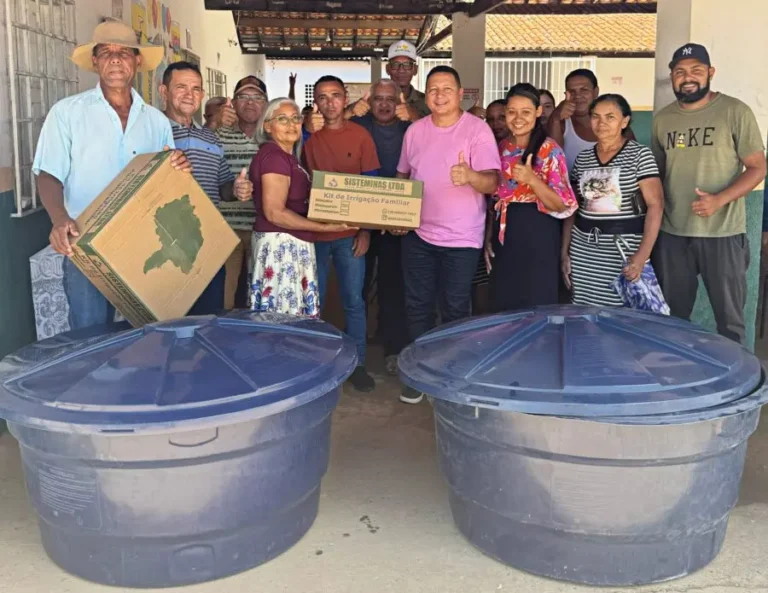ALVORADA DO GURGUEIA/PI: PREFEITO LÉCIO GUSTAVO ENTREGA KITS DE IRRIGAÇÃO PARA ASSOCIAÇÃO COMUNITÁRIA DA LOCALIDADE VIOLETA