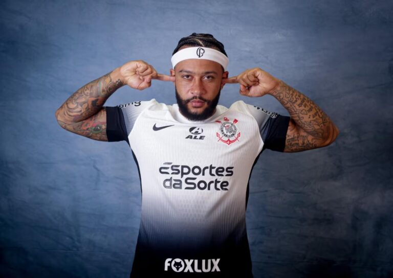MEMPHIS EXPLICA OPÇÃO PELO CORINTHIANS E ELOGIA FUTEBOL BRASILEIRO