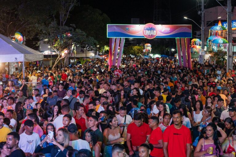 UNIÃO/PI: CARNAVAL 2025 ENCERRA COM SHOWS E MULTIDÃO NA PRAÇA GERVÁSIO COSTA