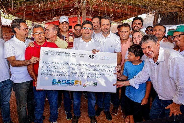 RIO GRANDE/PI: GOVERNADOR RAFAEL FONTELES LIBERA CRÉDITO PARA PEQUENOS PRODUTORES RURAIS DO MUNICÍPIO