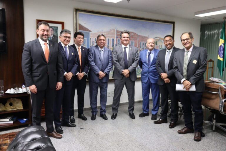 SENADOR CIRO NOGUEIRA RECEBE PREFEITO DE TERESINA PARA DISCUTIR FEDERAÇÃO PARTIDÁRIA