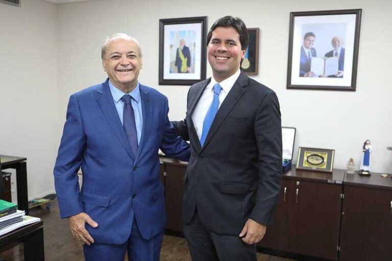 TERESINA/PI: MINISTRO ANDRÉ FUFUCA ANUNCIA 20 QUADRAS ESPORTIVAS PARA TERESINA EM REUNIÃO COM SILVIO MENDES