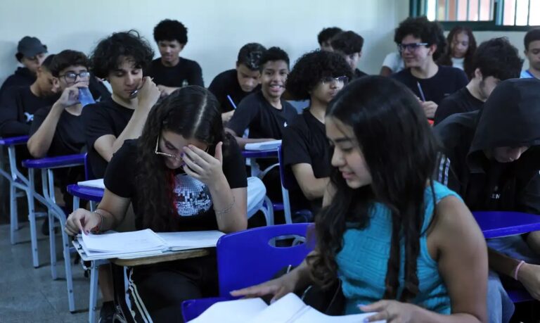 TERESINA/PI: APROVADA LEI QUE PROÍBE MÚSICAS COM APOLOGIA AO CRIME E DROGAS NAS ESCOLAS DE TERESINA