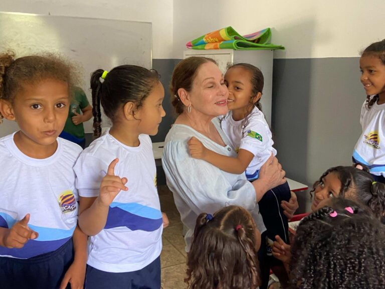 PARNAGUÁ/PI: PREFEITURA ENTREGA NOVOS UNIFORMES ESCOLARES PARA ALUNOS DA REDE MUNICIPAL