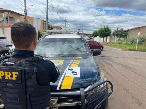 PICOS/PI: PRF PRENDE HOMEM FORAGIDO DA JUSTIÇA COM MANDADO POR HOMICÍDIO NA BR-407