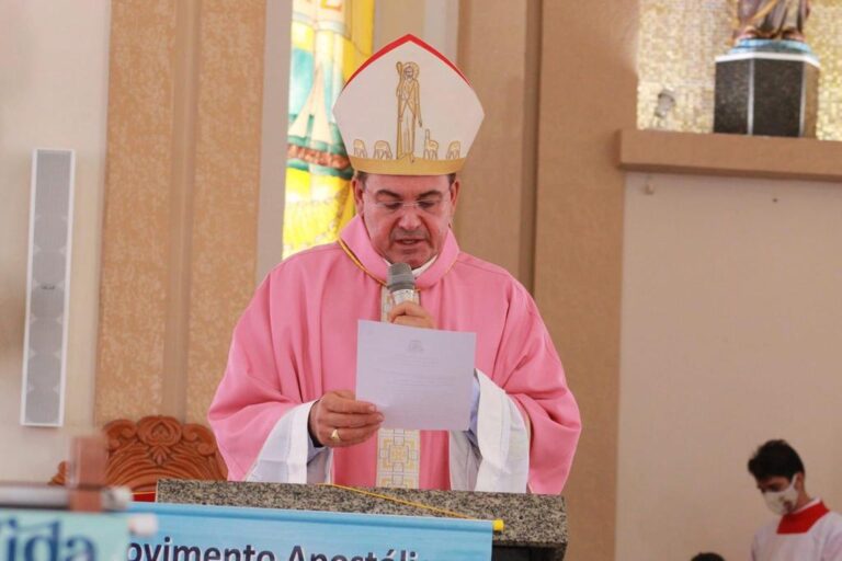 CAMPO MAIOR/PI: BISPO DOM FRANCISCO É TRANSFERIDO PARA DIOCESE DE CAJAZEIRAS/PB APÓS QUASE OITO ANOS NA REGIÃO