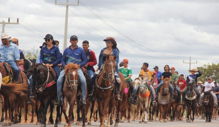 GEMINIANO/PI: TRADIÇÃO E CULTURA LOCAL SÃO DESTAQUES NA III CAVALGADA DOS AMIGOS DE GEMINIANO