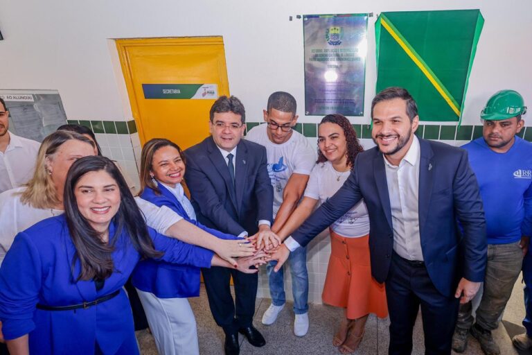 TERESINA/PI: GOVERNADOR RAFAEL FONTELES ENTREGA REFORMA DO CENTRO CULTURAL DE LÍNGUAS EM TERESINA