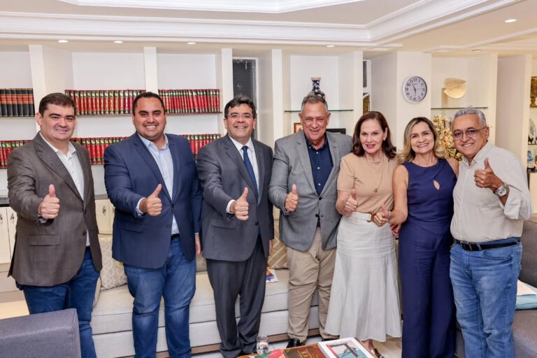 TERESINA/PI: PREFEITO MIGUELÃO SE REÚNE COM O GOVERNADOR RAFAEL FONTELES E LIDERANÇAS EM BUSCA DE MELHORIAS PARA PARNAGUÁ
