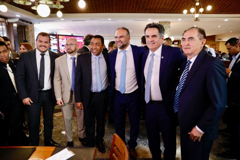 BRASÍLIA: CIRO NOGUEIRA REÚNE 150 PREFEITOS PIAUIENSES EM EVENTO LOTADO EM BRASÍLIA