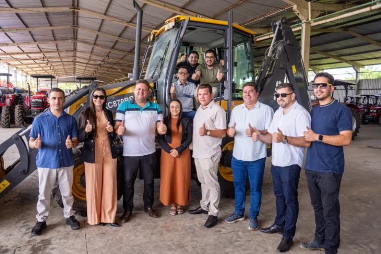 COCAL/PI: POPULAÇÃO DE COCAL SERÁ BENEFICIADA COM NOVA RETROESCAVADEIRA